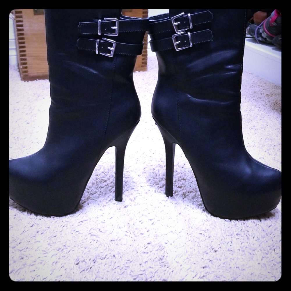 Gently loved Tezra heeled boots.